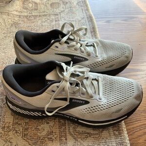 Brooks Light Gray Running Shoes Women Size 9 Athletic Adrenaline GTS Footwear
